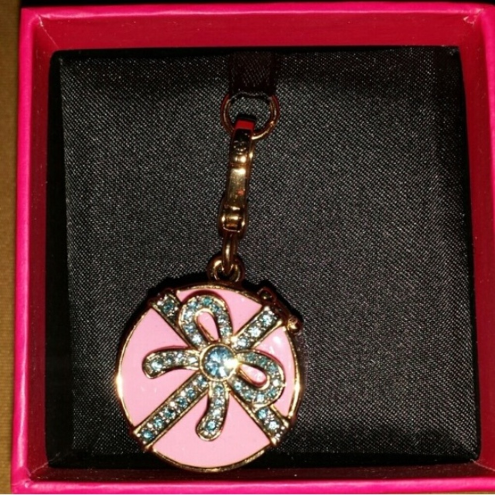 Juicy Couture Charm Peite Four